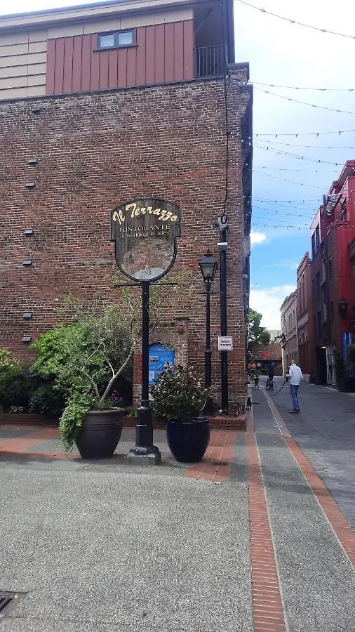 Historic Charm In Victoria Bc'S Waddington Alley Apartment