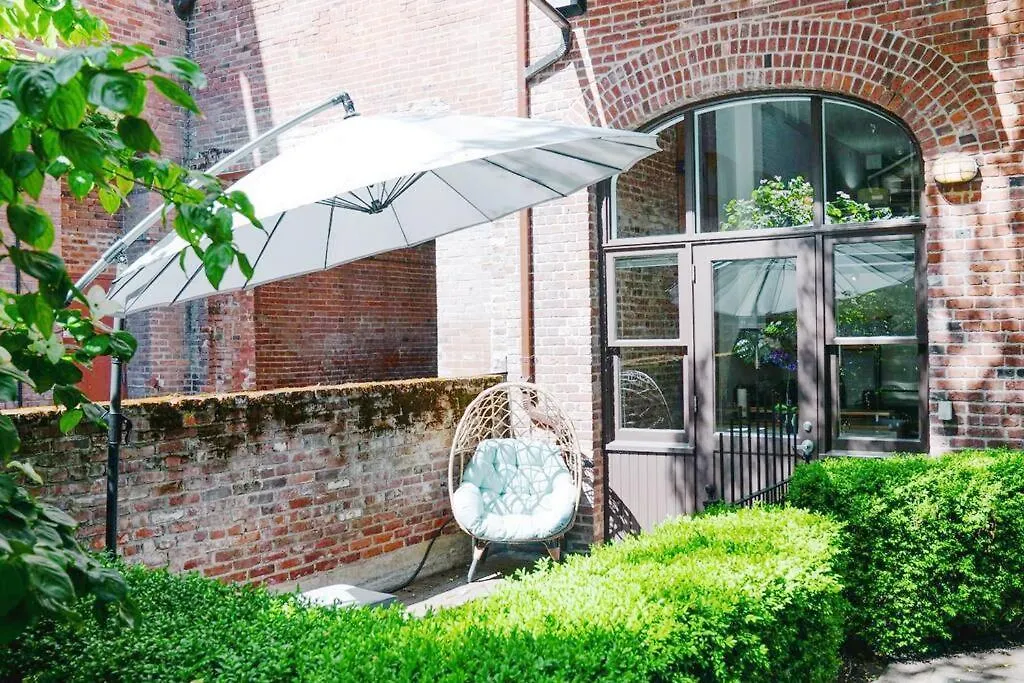 Historic Charm In Victoria Bc'S Waddington Alley